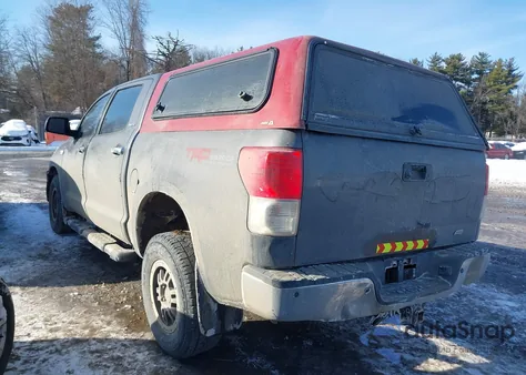 2013 Toyota Tundra Limited 5.7L V8 z USA, uszkodzony, nr VIN 5TFHW5F15DX291235